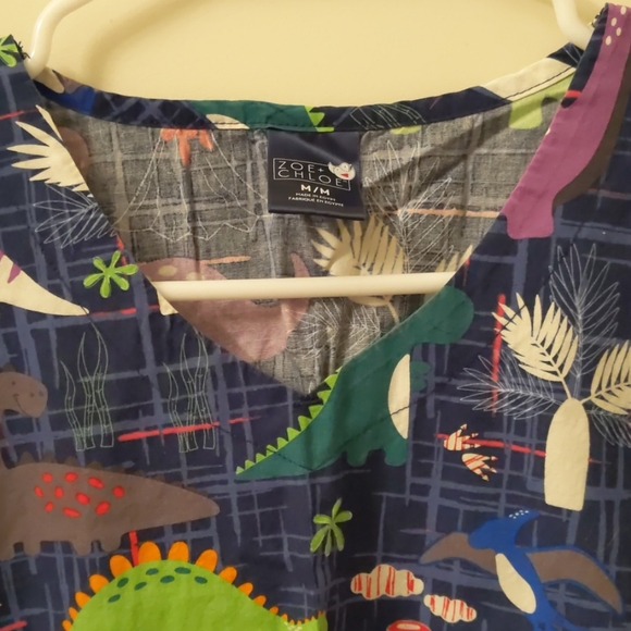 Bundle of kid friendly scrub tops - Picture 8 of 8